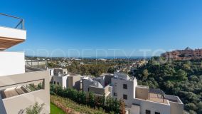 Luxury Penthouse in Marbella Lake: Stunning Views and Ultimate Comfort in Nueva Andalucía