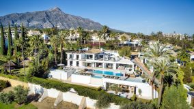 Exclusiva Villa Familiar de Lujo en Los Naranjos, Marbella: Tu Refugio Perfecto