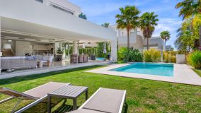 Luxury Villa in Finca de Marbella: Exclusive Serenity with Panoramic Views