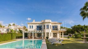 Villa en venta en Costabella, Marbella Este