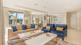 Villa en venta en Costabella, Marbella Este