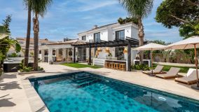 Villa Maria: Elegancia mediterránea, junto a la playa en Marbella