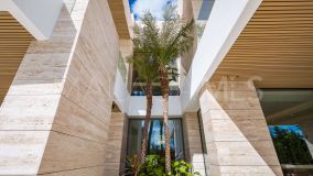 Villa for sale in Altos del Paraiso, Benahavis