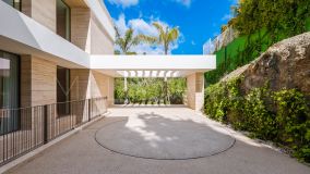 Villa for sale in Altos del Paraiso, Benahavis