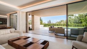 Villa for sale in Altos del Paraiso, Benahavis