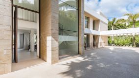 Villa for sale in Altos del Paraiso, Benahavis