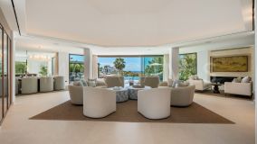 Villa for sale in El Herrojo, Benahavis