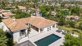 Villa for sale in Las Brisas, Nueva Andalucia