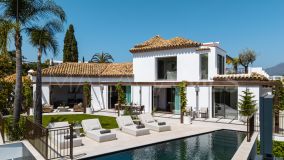 Villa en venta en El Herrojo, Benahavis