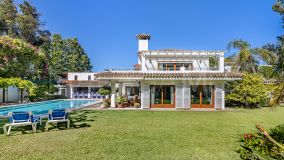 Villa en venta en Guadalmansa Playa, Estepona Este