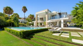 Villa for sale in Altos de Puente Romano, Marbella Golden Mile