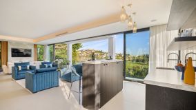 Villa for sale in Los Naranjos, Nueva Andalucia