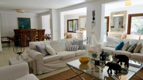 Villa for sale in El Presidente, Estepona Est