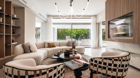 Villa en venta en El Paraiso, Estepona Este