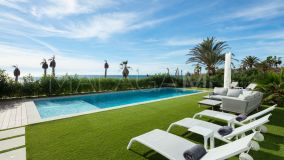 Villa for sale in El Saladillo, Estepona Est