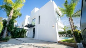 For sale 4 bedrooms villa in Rio Verde Playa
