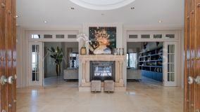 Villa for sale in El Herrojo, Benahavis