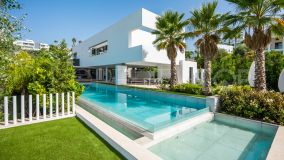 Eco-Luxury Villa for Sale in La Alqueria, Benahavis – Panoramic Views and Contemporary Design