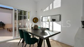 Hus i byn for sale in Los Naranjos, Nueva Andalucia