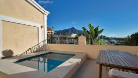 Hus i byn for sale in Los Naranjos, Nueva Andalucia