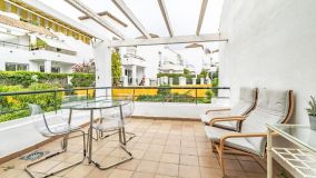 Flat for sale in Los Naranjos, Nueva Andalucia