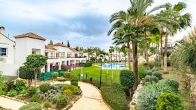 Flat for sale in Los Naranjos, Nueva Andalucia