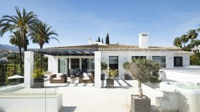 Villa for sale in Los Naranjos Golf, Nueva Andalucia