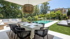 Villa for sale in La Cerquilla, Nueva Andalucia