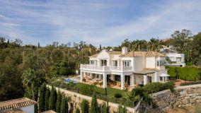 A Classical-style luxury villa with stunning views in El Herrojo