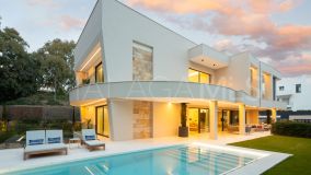 Villa en venta en La Cerquilla, Nueva Andalucia