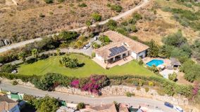 Villa for sale in Puerto del Almendro, Benahavis