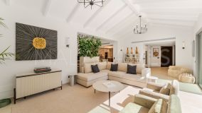 Villa for sale in La Cerquilla, Nueva Andalucia