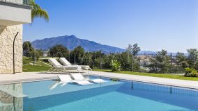 Villa for sale in La Alqueria, Benahavis