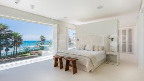 Villa contemporánea en primera línea de playa en la Milla de Oro