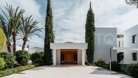 Buy villa in Sierra Blanca with 7 bedrooms