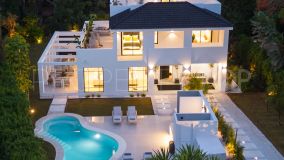 Buy villa in Nueva Andalucia with 5 bedrooms