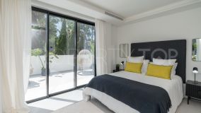 Buy villa in Nueva Andalucia with 5 bedrooms