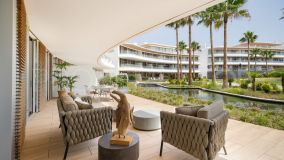 Apartamento planta baja de 3 dormitorios en venta en Estepona Playa