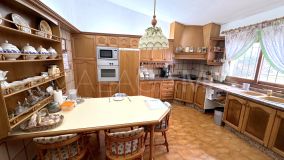 Villa for sale in Don Pedro, Estepona West