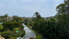 Tvåvåningslägenhet for sale in Country Club Las Brisas, Nueva Andalucia