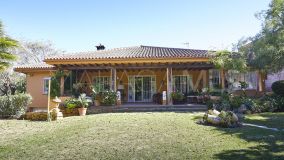 Villa for sale in Atalaya de Rio Verde, Nueva Andalucia