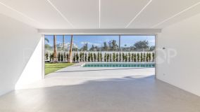 Buy villa in Guadalmina Alta