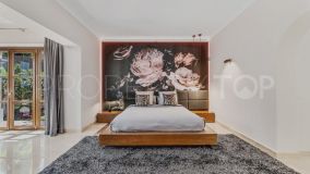 Buy villa in Nueva Andalucia with 7 bedrooms