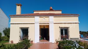 South-facing 3 storey villa in Pueblo Nuevo very close to shops, restaurants and supermarkets with views over the village to the sea in the distance.