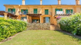Attractive townhouse adjacent to the 9th fairway of the Almenara golf course and with lovely views.