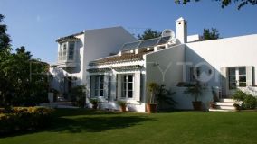 Villa for sale in Valderrama Golf with 4 bedrooms