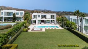 Villa for sale in Santa Clara, Marbella East