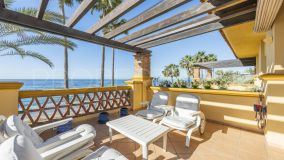 Frontline beach apartment in Rio Real, Marbella East