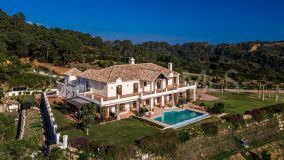 Villa for sale in Altos de Estepona