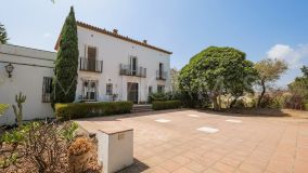 Villa for sale in New Golden Mile, Estepona East